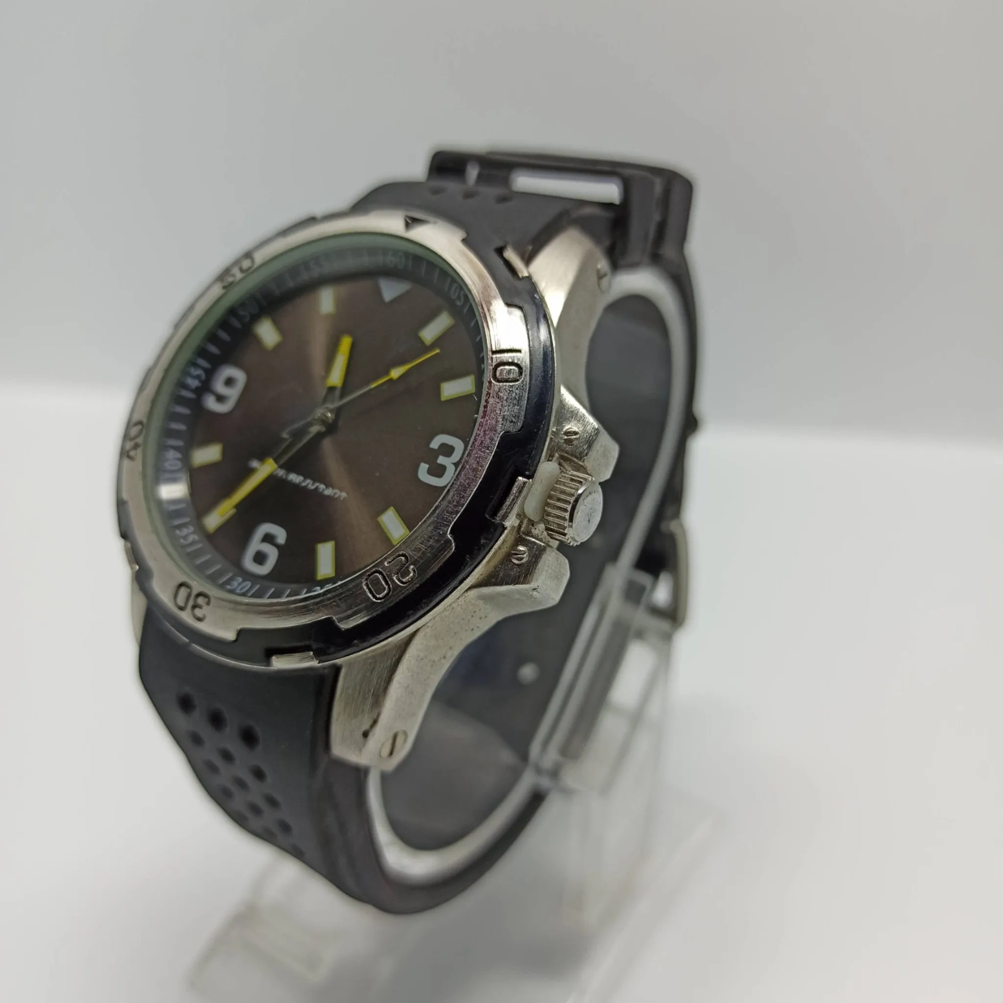 Sports Watch - Rubber Strap - Rotating Bezel - Pre-Owned - Quartz - 44mm - Men's Watch
