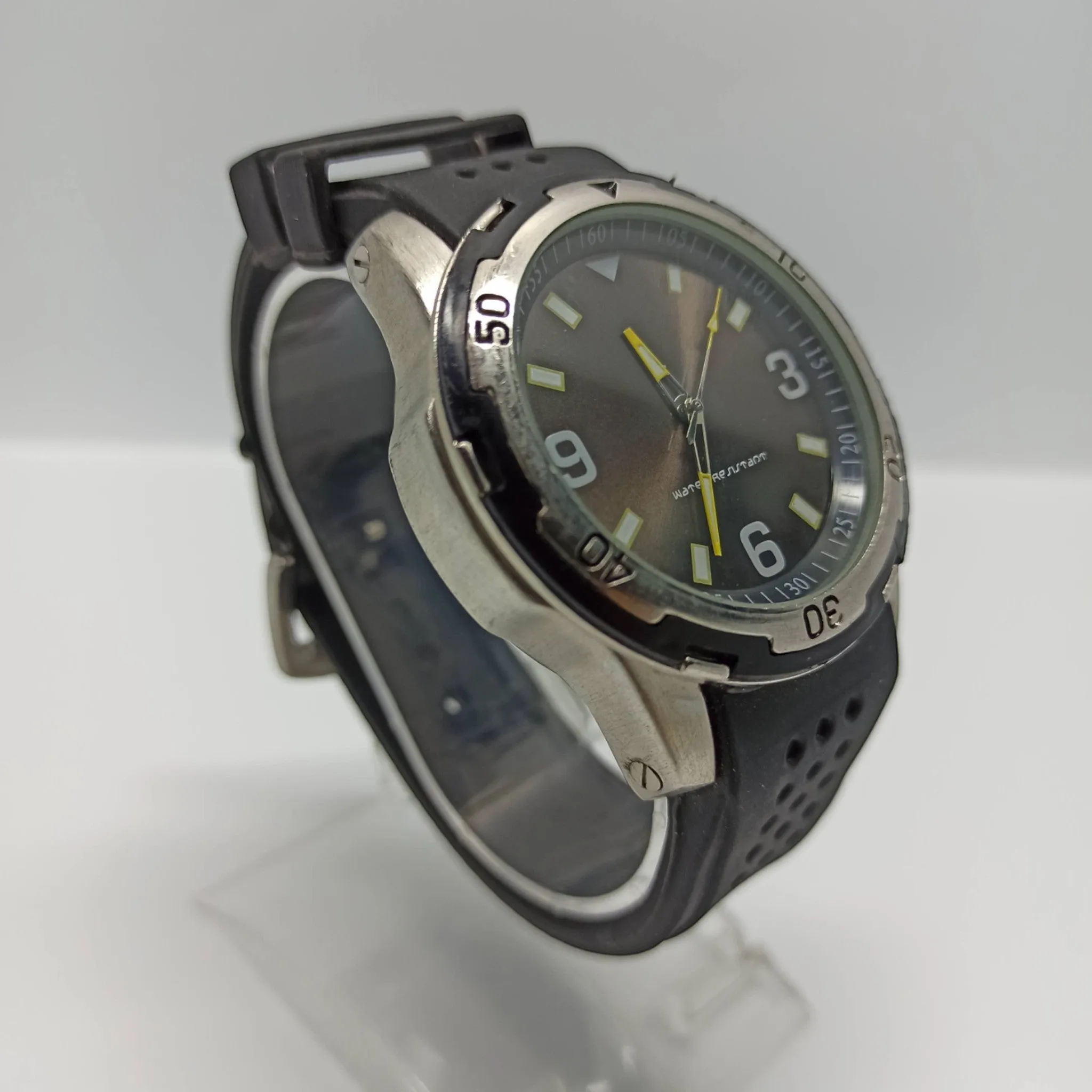 Sports Watch - Rubber Strap - Rotating Bezel - Pre-Owned - Quartz - 44mm - Men's Watch