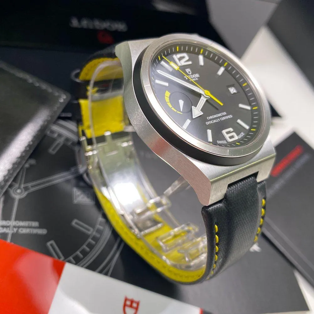 Tudor North Flag M91210N-0002